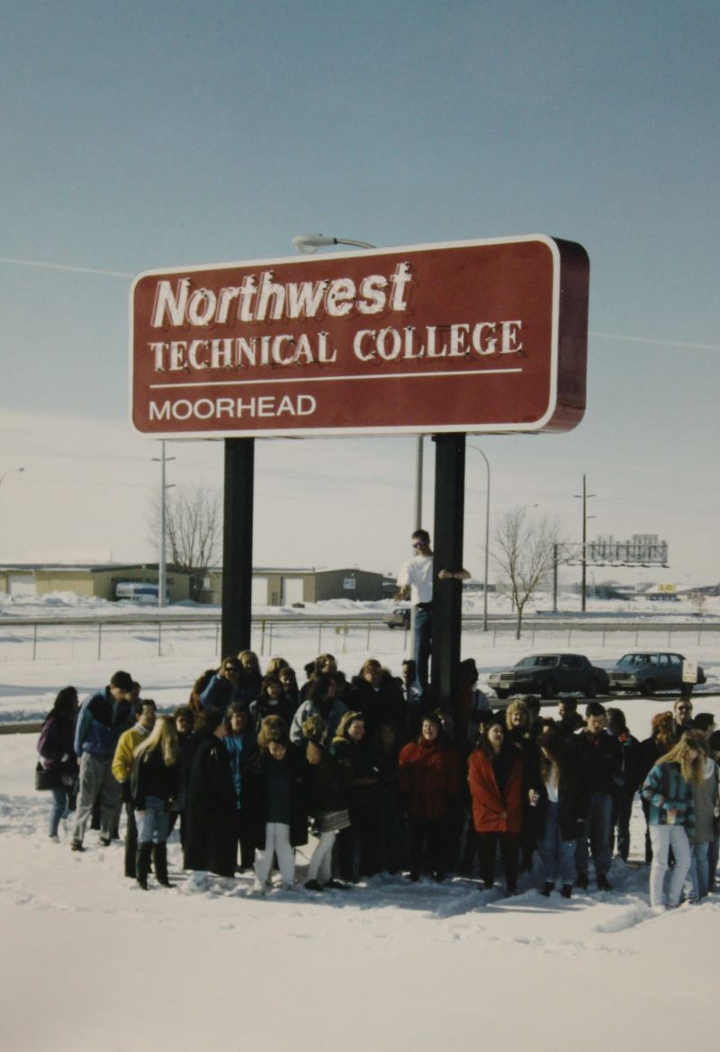 Students gather around the Moorhead college sign, in 1994