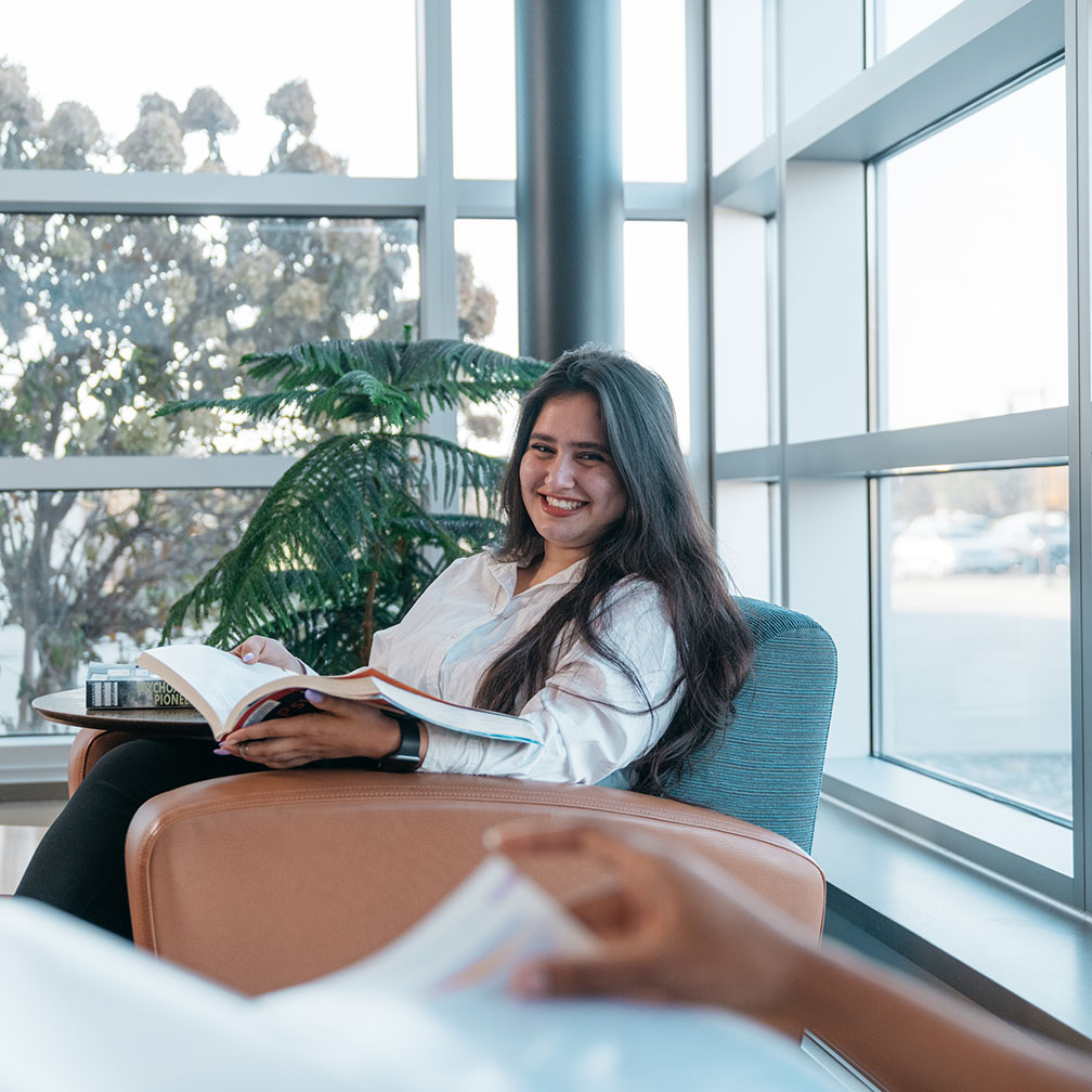 An M State student studying in a common area
