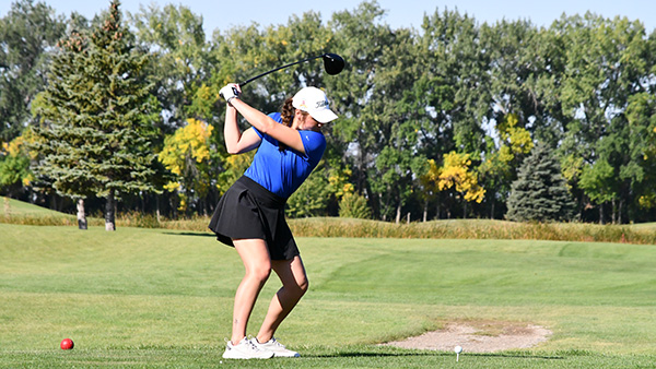 A Spartan golf player readies her swing