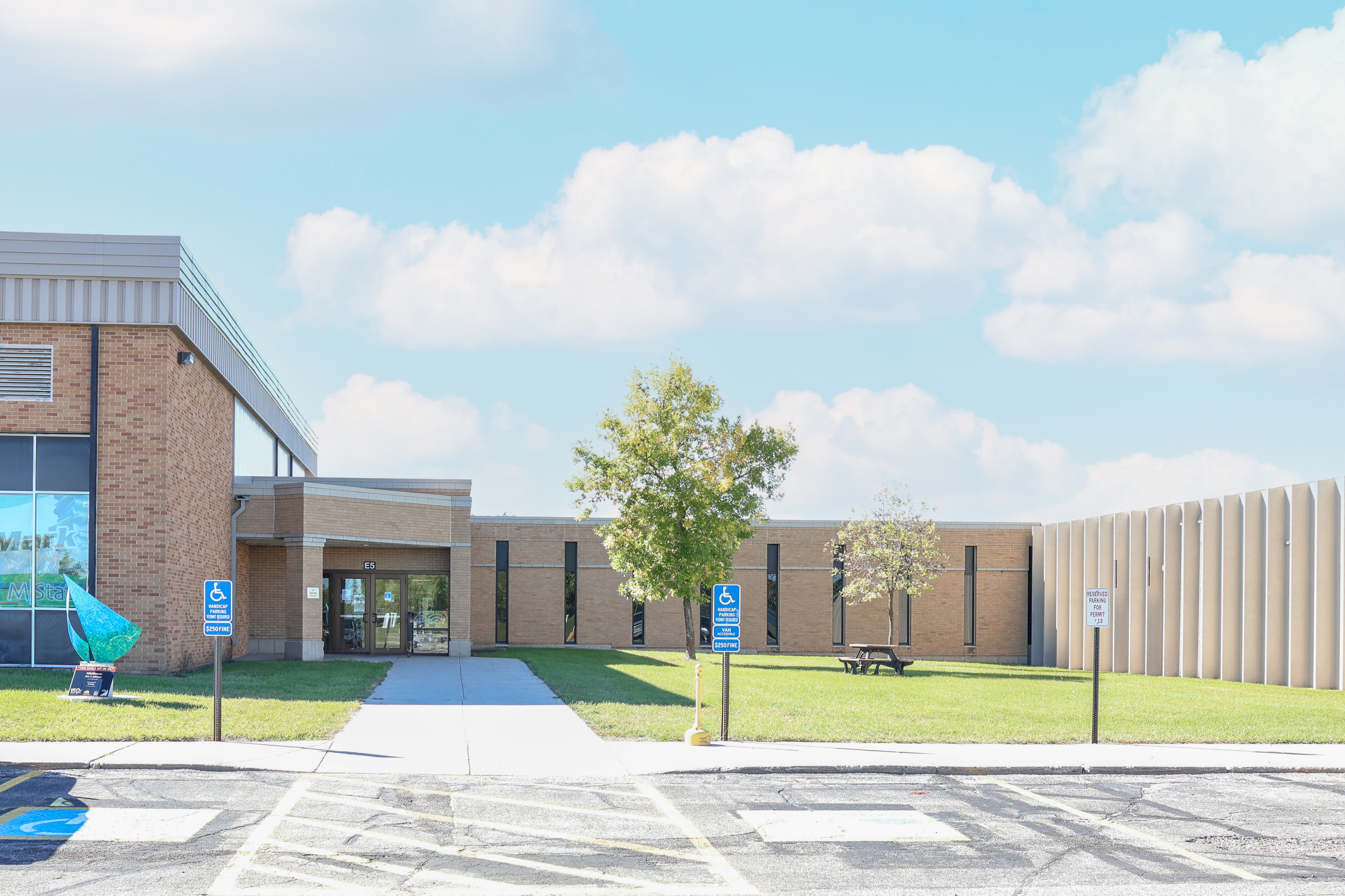 An exterior picture of the Detroit Lakes campus, at a front entrance
