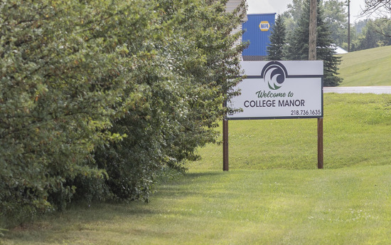 A sign saying welcome to College Manor